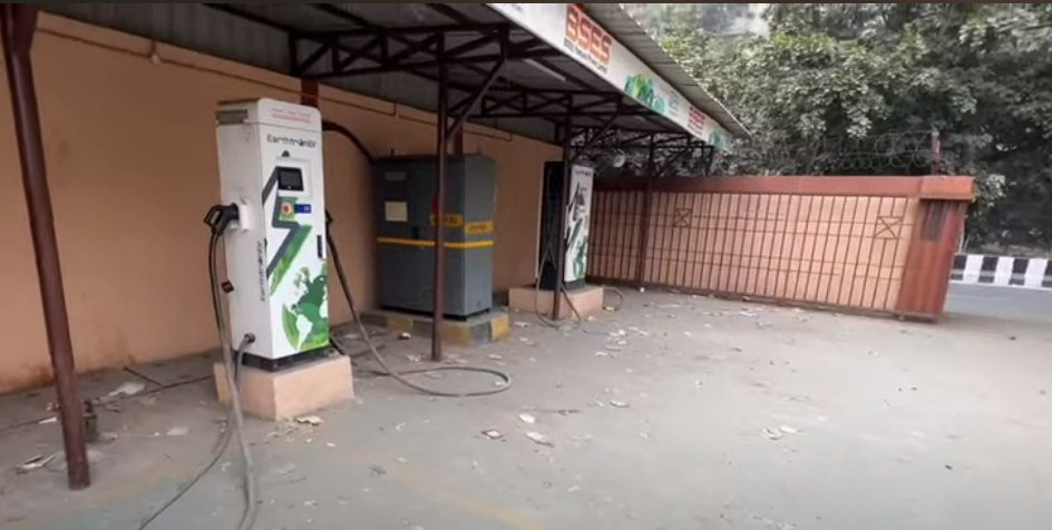 EarthronEv charging station at Mayur Vihar, Delhi