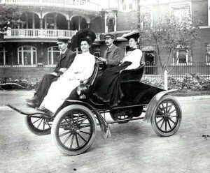 Picture from 1901 of an electric car